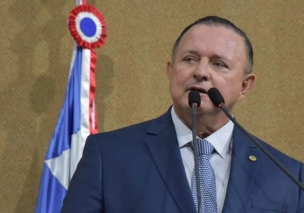 Adolfo Menezes confirma interesse em disputar vaga no TCM