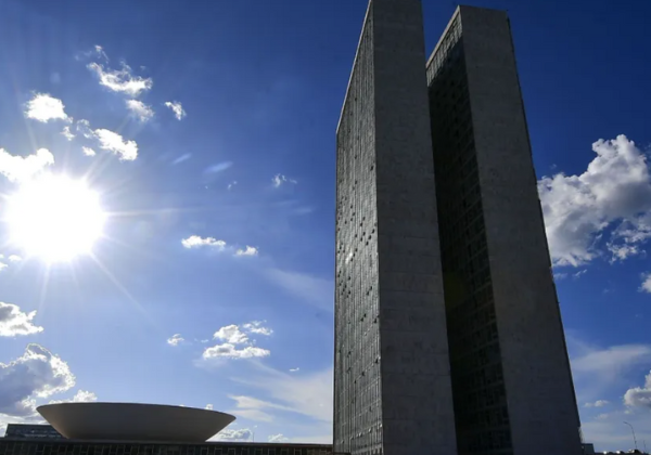 Governo e oposição travam disputa na pauta da Segurança Pública