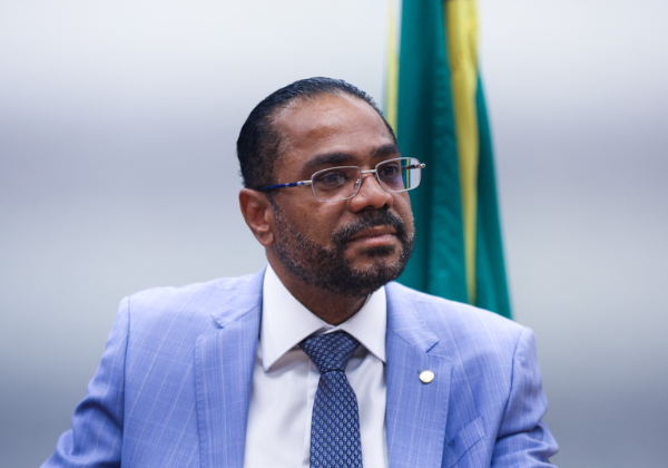 Alba concede Comenda 2 de Julho a Márcio Marinho