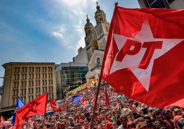 PT formaliza proposta de federação ao PSOL