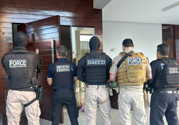 Policiais militares ligados a Binho Galinha são presos durante operação da PF