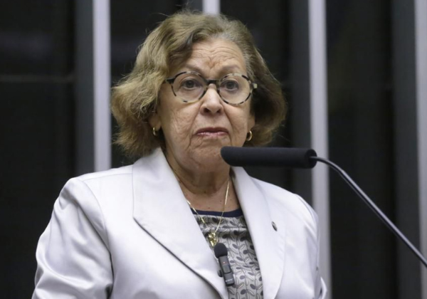 Deputada defende isenção de IR até R$ 5 mil e critica privilégios aos mais ricos