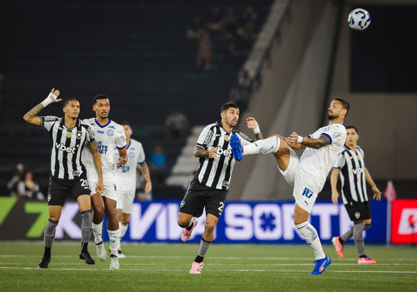 Bahia perde de 2 a 1 para o Botafogo em confronto direto pelo Brasileirão
