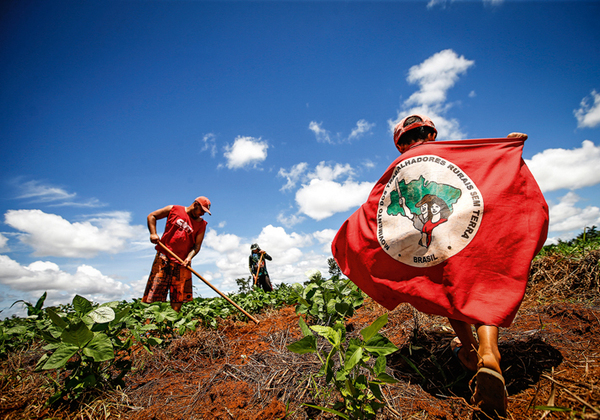 Proposta para criar 'cadastro dos invasores de terra' é aprovada na Câmara