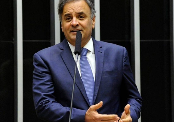 Aécio Neves retorna à presidência do PSDB e planeja eleger 30 deputados em 2026