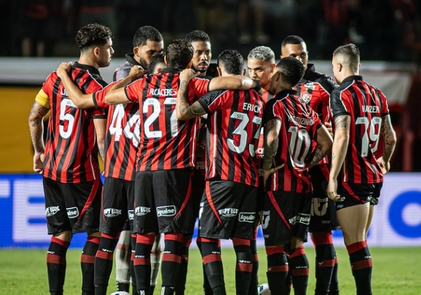 Vitória vence o Ceará e conquista 1º triunfo desde agosto no Brasileirão