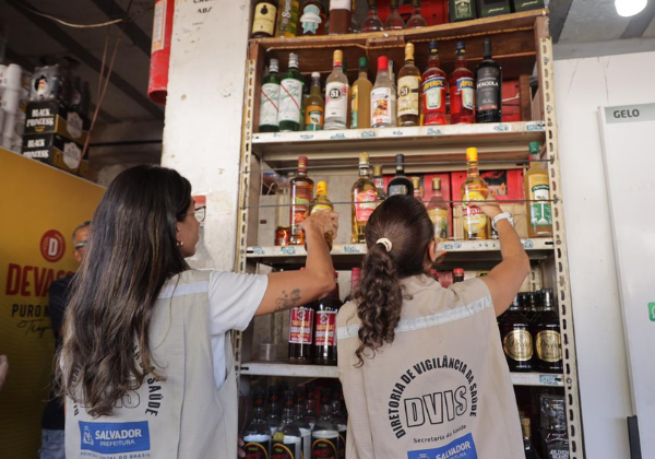 Salvador e Feira de Santana são alvos de operação policial contra adulteração de bebidas alcoólicas