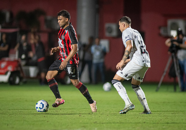 Vasco x Vitória: Veja onde assistir confronto deste domingo pelo Brasileirão