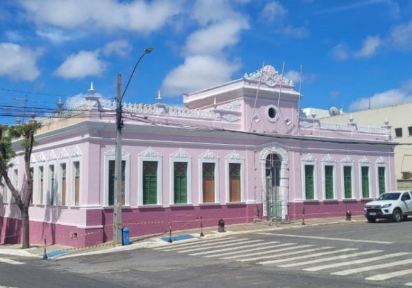 Após aumento salarial, vereadores de Vitória da Conquista propõem vale-alimentação de R$ 1.800