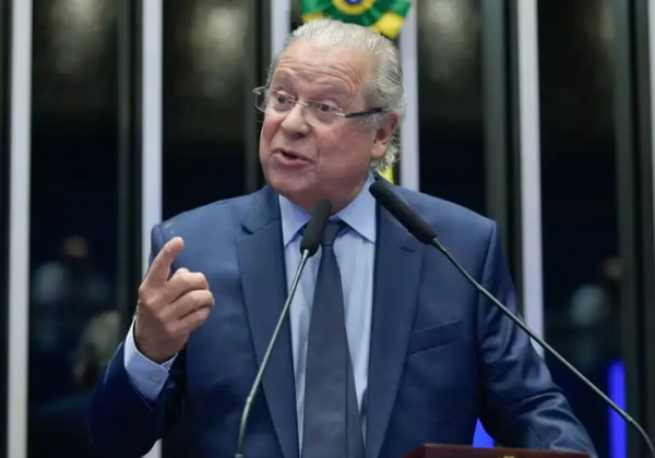 José Dirceu diz que Bolsonaro não tem condições de ir para prisão comum