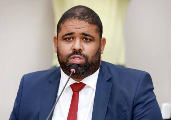 Secretário diz que sociedade 'espera resposta' sobre caso que envolve deputado Binho Galinha