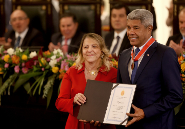 Jerônimo Rodrigues é homenageado com medalha durante XVII Consepre em Salvador