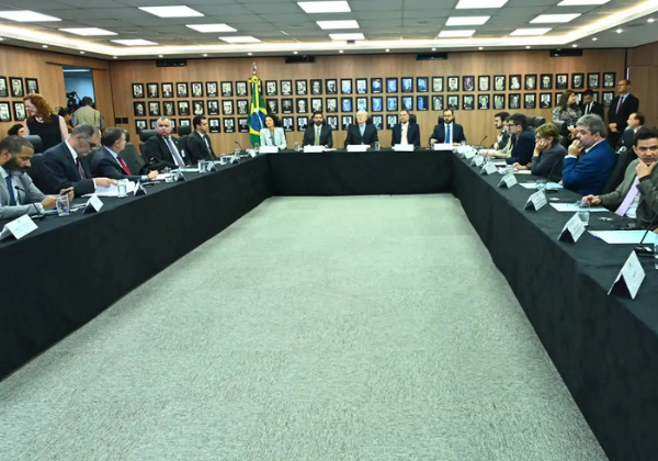 Governo cria comitê de enfrentamento da crise do metanol