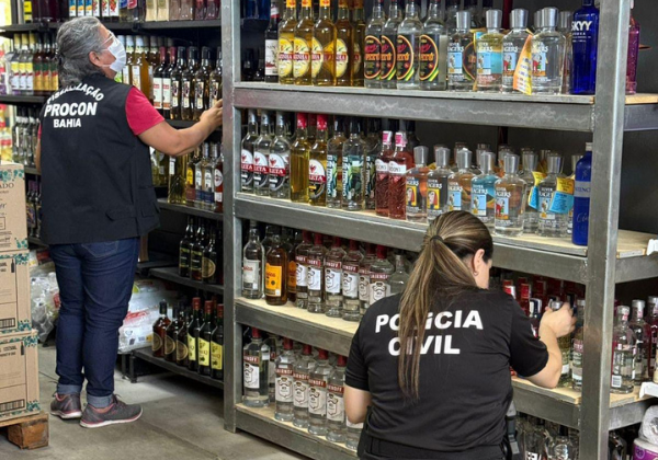 Operação Bebidas Etílicas: fiscalização apreende bebidas impróprias para consumo