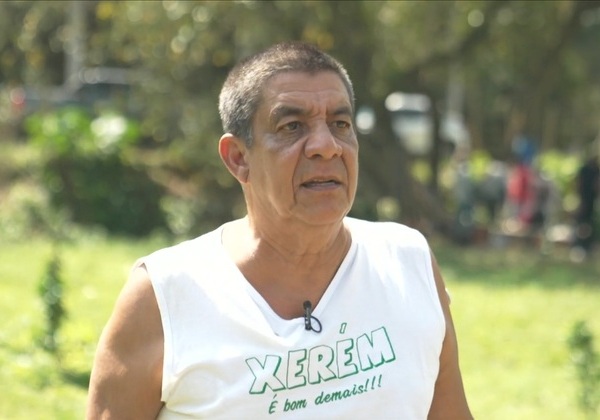 Zeca Pagodinho cede terreno para horta comunitária que distribui 1 tonelada de alimentos