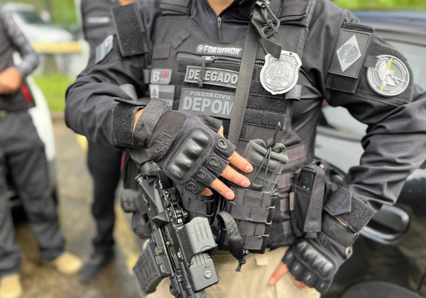 Casal que aplicou golpes milionários com revenda de veículos em Salvador é preso