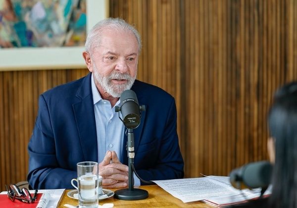 Lula cobra corte nos juros e defende soberania nacional em evento no Planalto