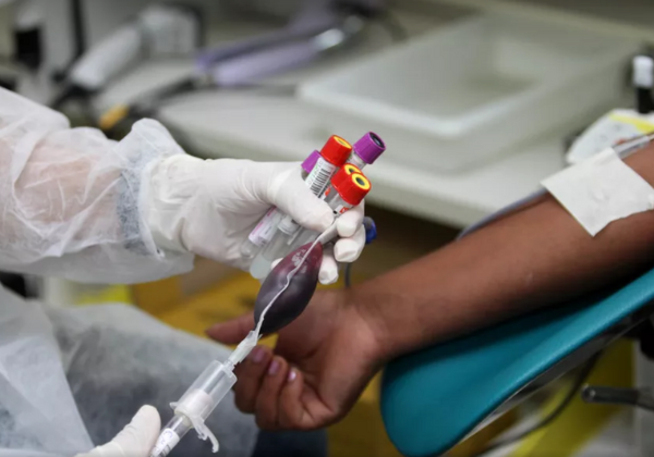 Torcidas do Bahia e Vitória se unem em campanha de doação de sangue para reforçar estoque no Hemoba