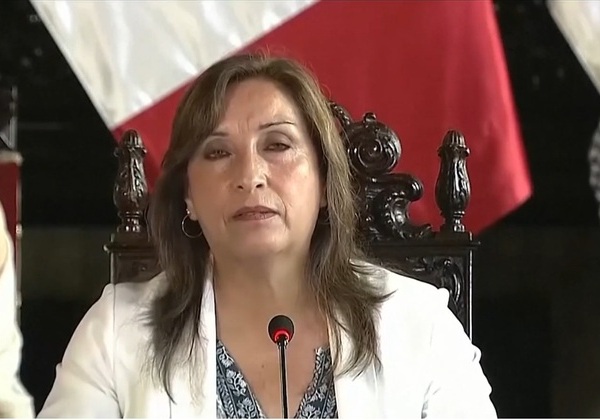 Congresso afasta presidente do Peru após acusações de corrupção
