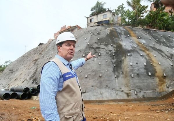Governo estadual anuncia mais 69 contenções de encostas na capital com recursos do PAC