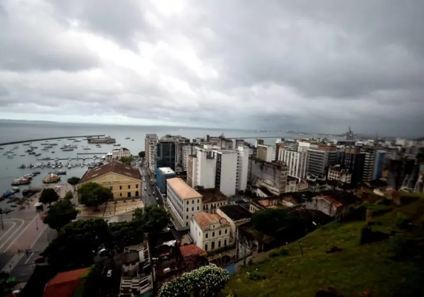 Chuva deve marcar fim de semana em Salvador