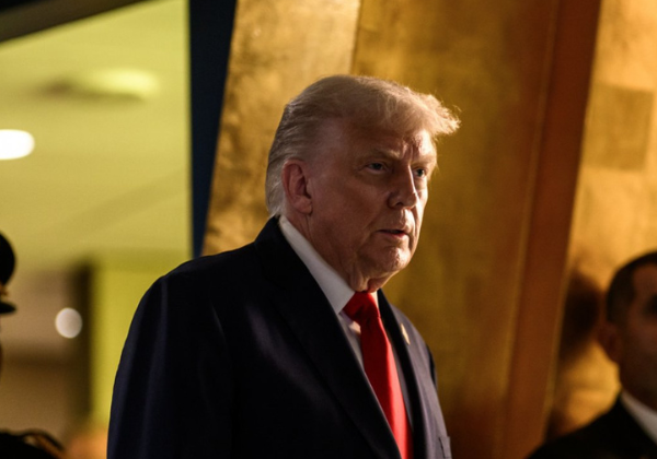 Trump anuncia tarifas de 100% sobre produtos chineses a partir de novembro