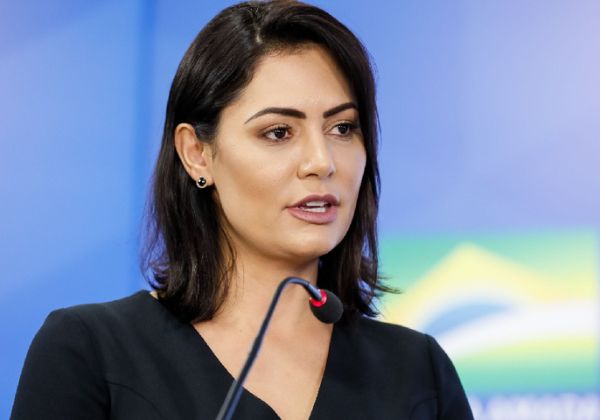 Michelle Bolsonaro critica Lula e Janja em evento religioso e fala em ‘mentira está dentro desse povo’ 