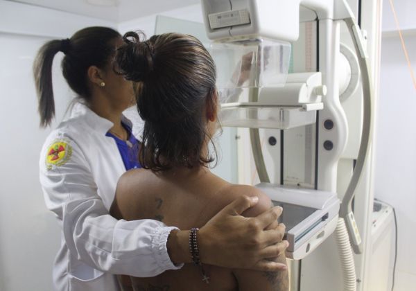 Ferreira Costa Barris oferece exames gratuitos de mamografia