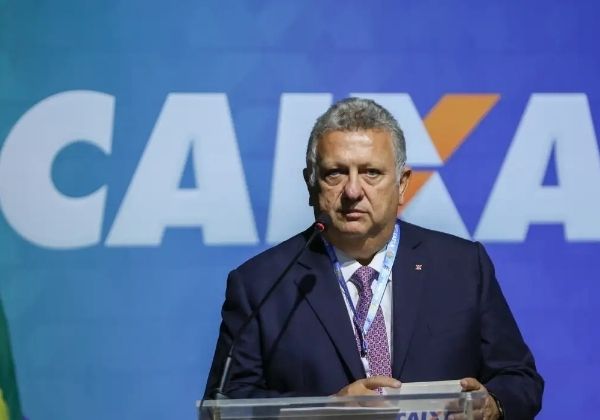 Presidente da Caixa emprega ex de ministro, filha de deputado, advogado de Lira e irmão de prefeito