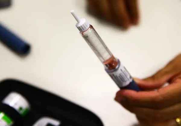 Ministério da Saúde notifica empresa após defeitos em canetas de insulina
