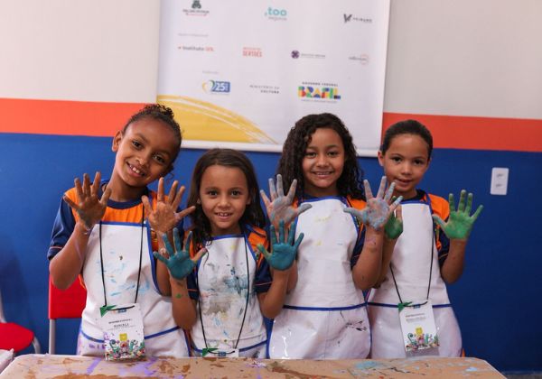 Instituto Brasil Solidário promove oficinas gratuitas de arte e cultura para alunos e educadores da rede pública em Lençóis (BA) 