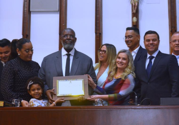 Péricles é homenageado com o Título de Cidadão Baiano pela Assembleia Legislativa
