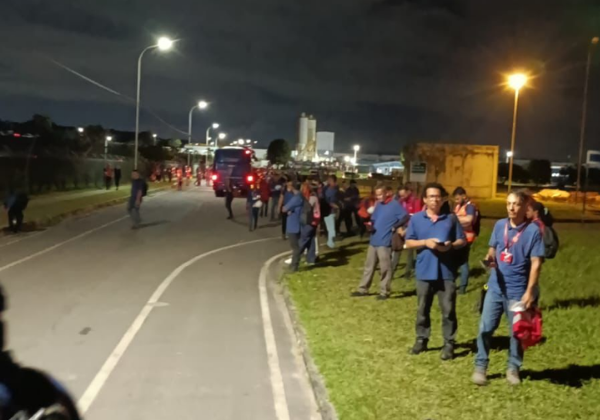 Sindicato denuncia retenção de trabalhadores após expediente em fábrica da BYD