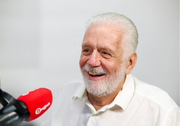 Wagner defende Bolsa Família e destaca impacto de obras de mobilidade na Bahia