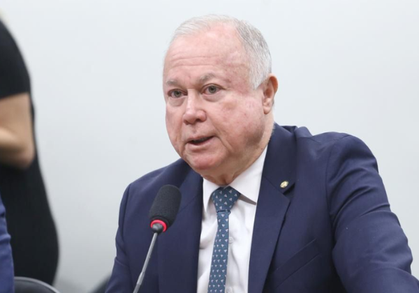 Deputado critica ‘aumento de gastos com diárias’ no governo Jerônimo e pede explicações