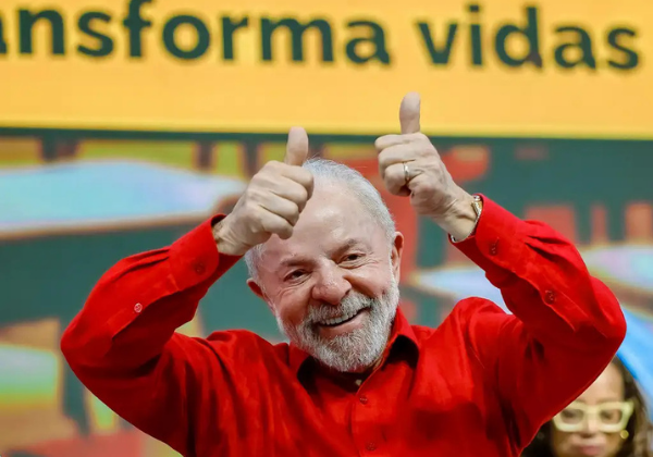 Governo Lula anuncia expansão de programa que financia cursinhos populares