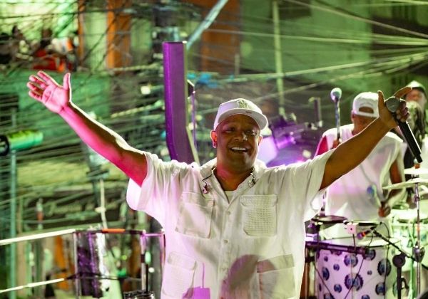 Psirico celebra resistência e reúne multidão no Arrastão do MV na Liberdade