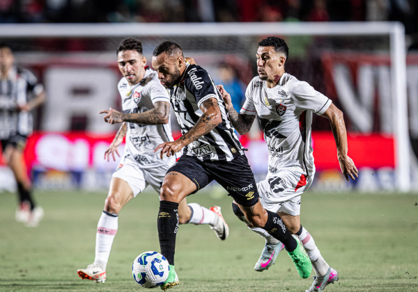 Santos e Vitória duelam na Vila Belmiro em confronto direto contra o rebaixamento
