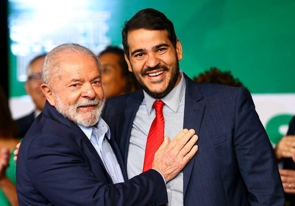 Lula deve indicar Messias ao STF até terça-feira (21), dizem aliados