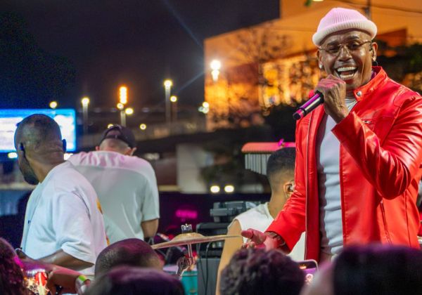 Evento ‘Flavinho e a CaSamba’ leva o público ao delírio em Salvador com clássicos, convidados e muito samba