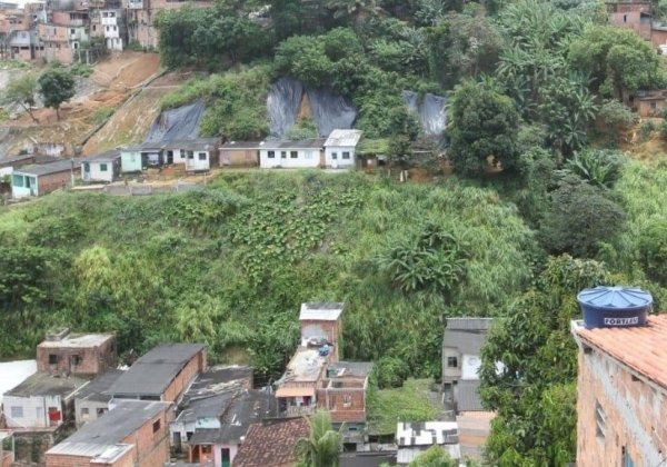 Defesa Civil aciona sirenes em três áreas de risco após alerta máximo de chuva