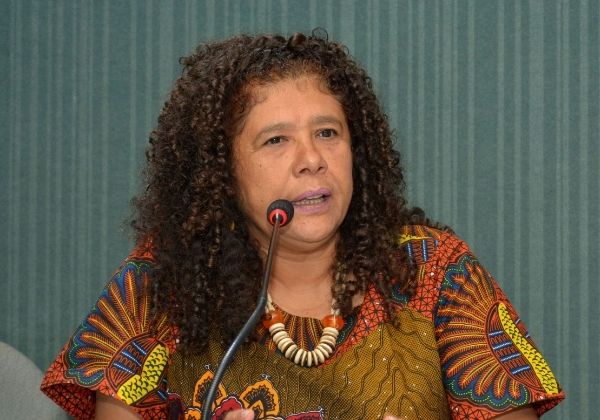 Vereadora chama de ‘retrocesso’ aprovação de PL que flexibiliza leis para prédios na orla