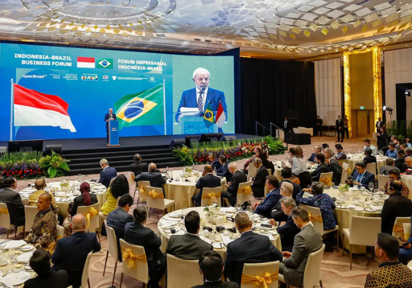 Lula defende uso de moedas locais para comércio Brasil-Indonésia