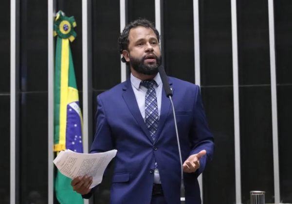 Deputado do PSOL diz que criação de bancada cristã na Câmara é ‘retrocesso’