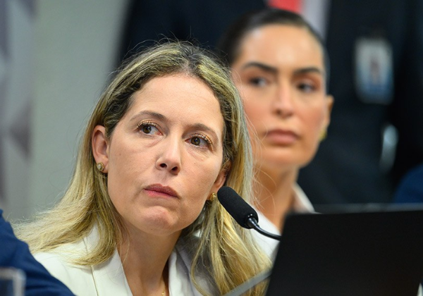 Thaisa Hoffmann se cala em depoimento à CPMI do INSS e irrita relator