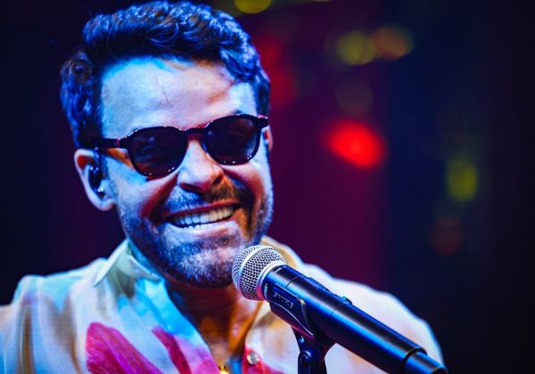 Emoção e nostalgia marcam gravação do ‘Axézin 6’ com Alexandre Peixe, em Salvador
