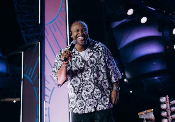 Tardezinha celebra 10 anos em Salvador com show de Thiaguinho para multidão