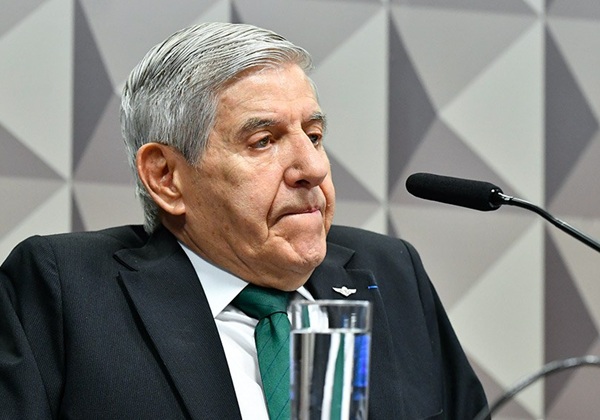 Generais apostam em prisão domiciliar para Heleno, diz coluna