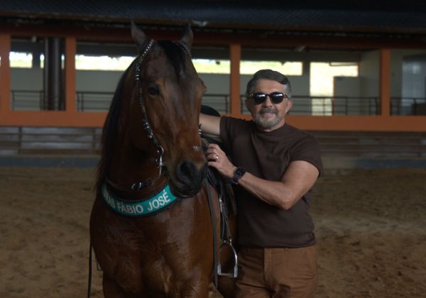 Adelmario Coelho lança EP Vaquejada e Cavalgada Ao Vivo Volume 1
