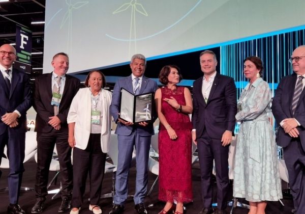 Bahia lidera produção de energia eólica; governador recebe comenda em evento